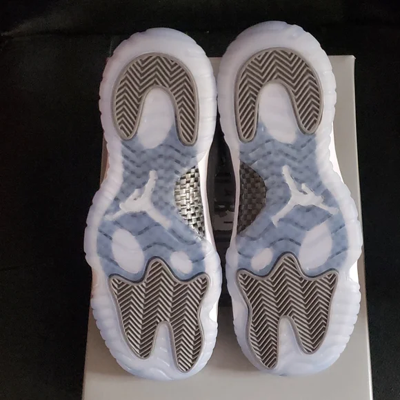 AIR JORDAN 11 RETRO (GS) 'Cool Grey' 2021 - Picture 8 of 16